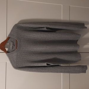Men's Neiman Marcus Light gray fine cable knit 100% cashmere crew neck sweater.